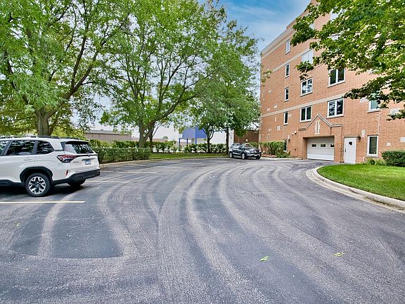 4th image of 7450 N Waukegan Rd APT 404