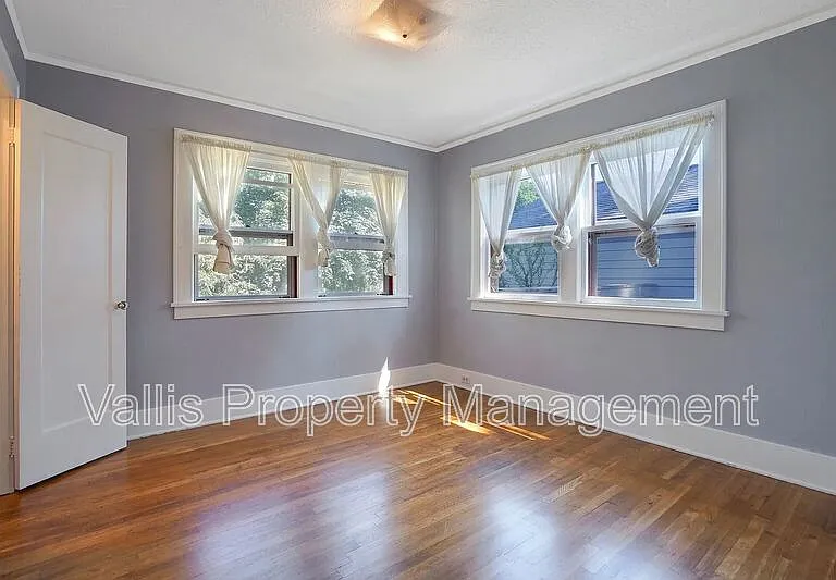 1760 Winter St SE — Photo 12
