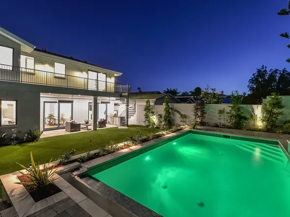 1037 8th St, Manhattan Beach, CA 90266