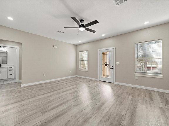 3rd image of 2509 Stewart Dr