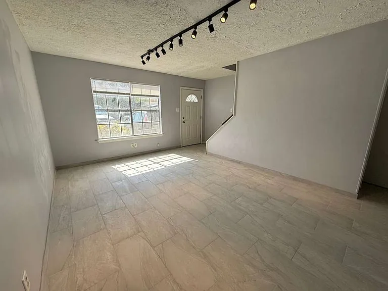 100 Park Row Ave #D — Photo 3