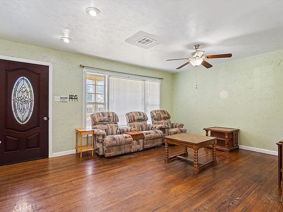 5th image of 4617 Colonial Ave