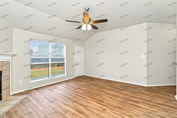 3 bed, 2.0 bath, 1351 sqft, $2,195 — Photo 3