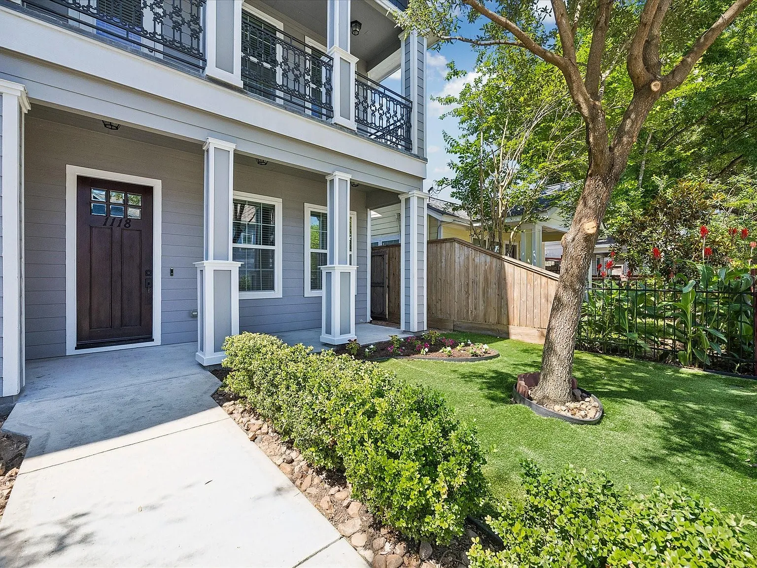 3 bed, 3.5 bath, 2840 sqft, $4,000 — Photo 2
