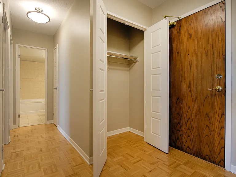 211 Wurtemburg St — Photo 29