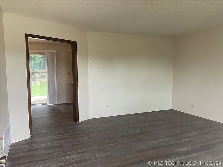318 S 161st Pl E — Photo 3