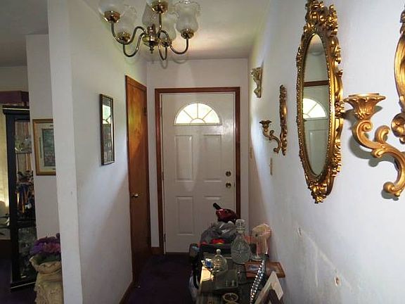 3rd image of 100 Linda Dr