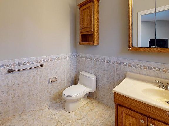 5th image of 74 Harlow St #C
