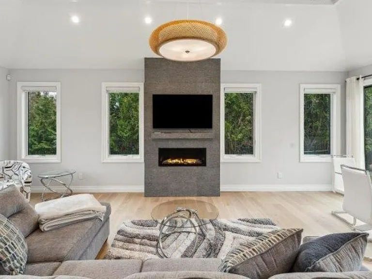 43 Newtown Ct — Photo 5