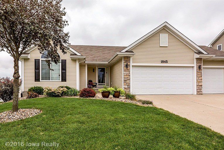 1st image of 1845 SE Prairie Creek Dr