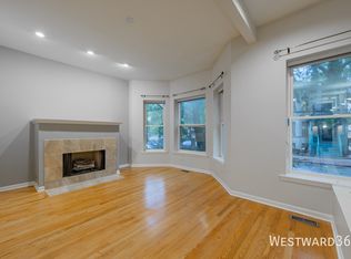 1017 W Dakin St APT 1, Chicago, IL 60613