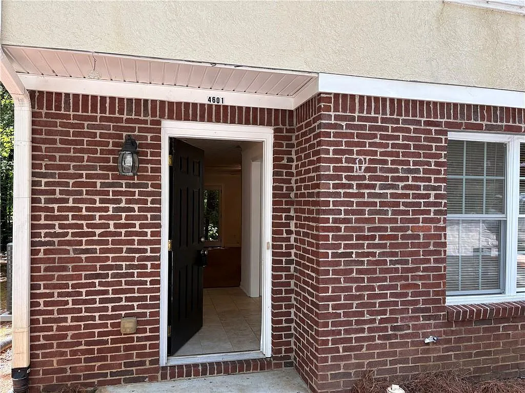 2 bed, 2.5 bath, 1184 sqft, $1,695 — Photo 2