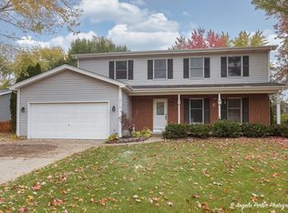 3113 W Lorient Dr, McHenry, IL 60050