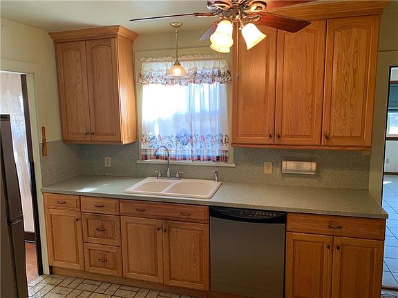 5th image of 812 N 1st St