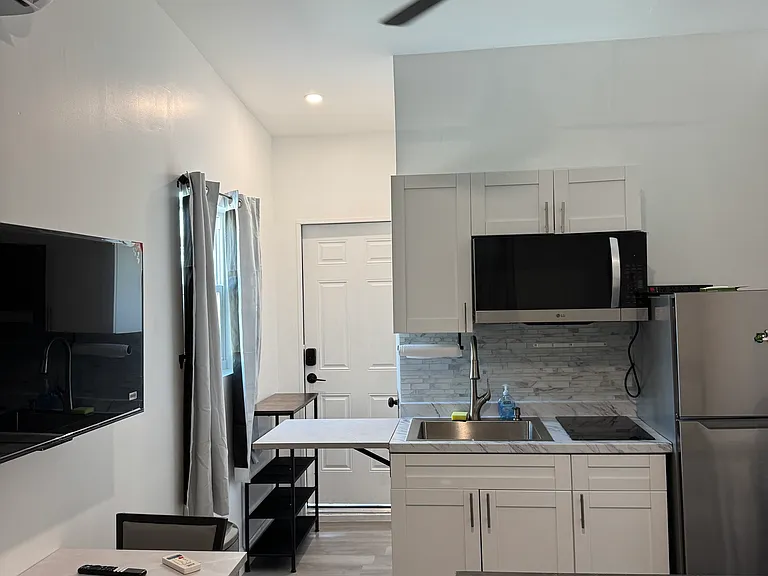 4170 NE 15th Ave #3 — Photo 7
