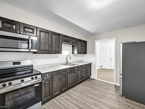 2nd image of 4882 Belle Meadow Rd