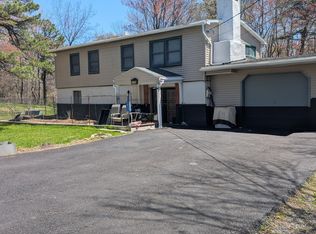 1514 Clover Rd, Long Pond, PA 18334