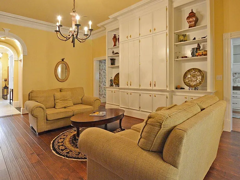 105 Saint Andrews Sq — Photo 11
