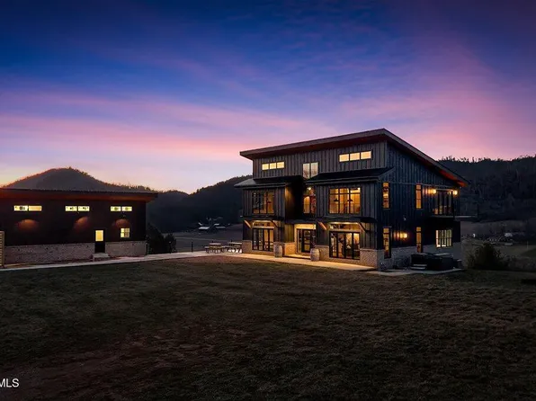 817 Neva View Ln, Mountain City, TN 37683