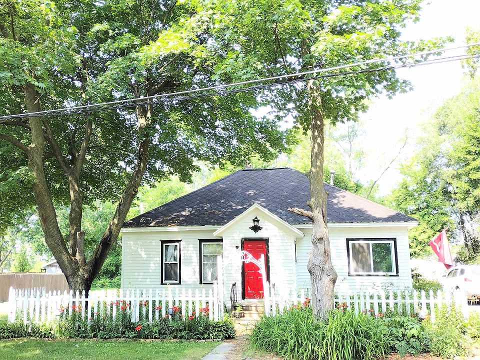 1st image of 332 1st St