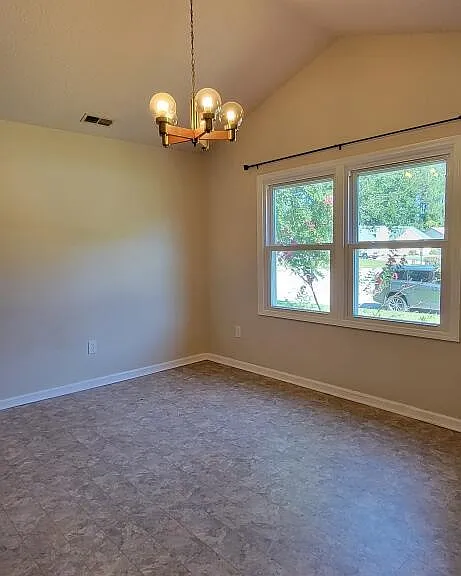 527 Raintree Cir — Photo 15