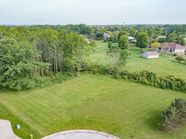 2969 Apple Ridge Ct, Green Bay, WI 54311