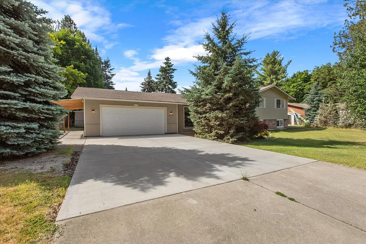 4 bed, 2436 sqft, $2,500 — Photo 1
