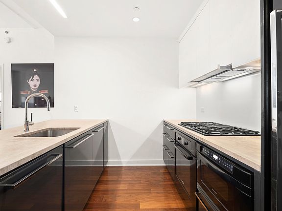 5th image of 164 Kent Ave #27N