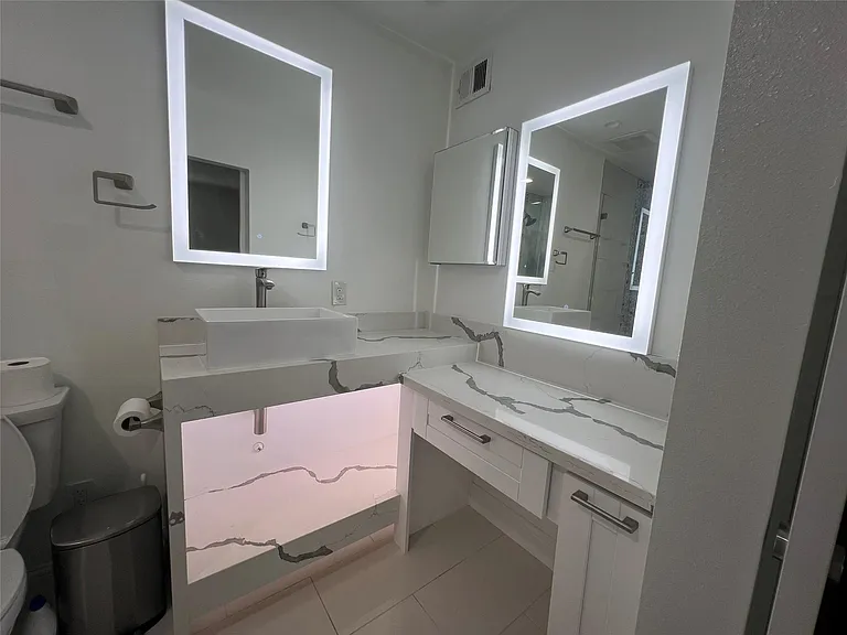 840 Threadneedle St #220 — Photo 13