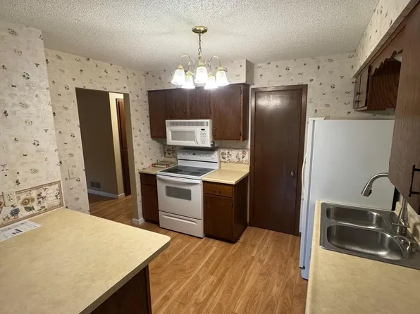 1890 Fox Ridge Dr APT B, West Saint Paul, MN 55118
