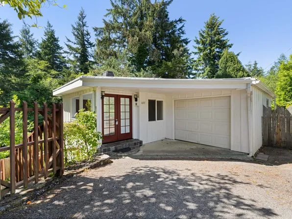 1097 N 10th Ct, Coos Bay, OR 97420