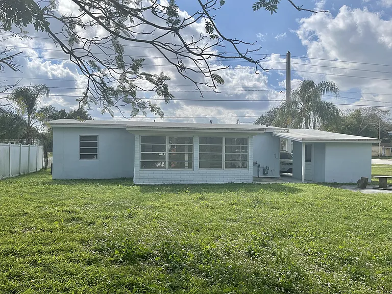 213 NE Prima Vista Blvd — Photo 10