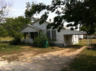 305 W Prairie Ave, Rogers, TX 76569