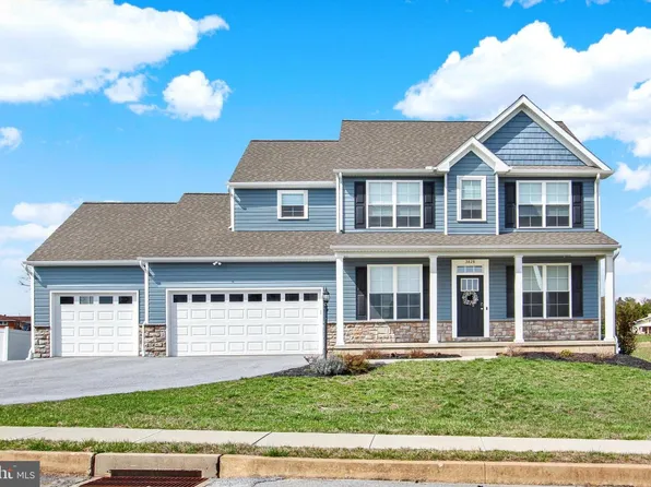 3828 Country Dr, Dover, PA 17315