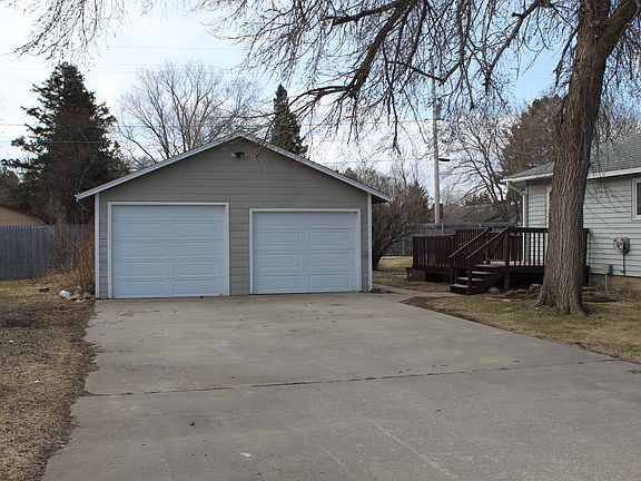 2nd image of 612 3rd St W