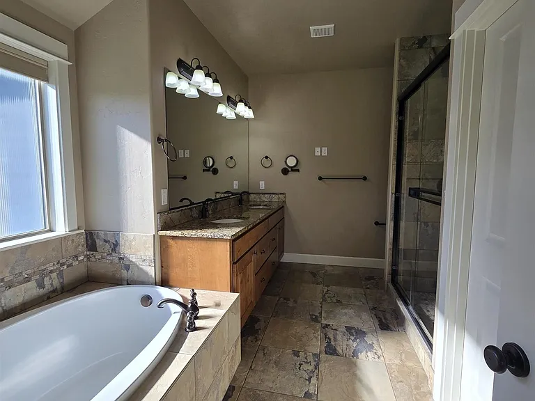 2914 Karlee Dr — Photo 14