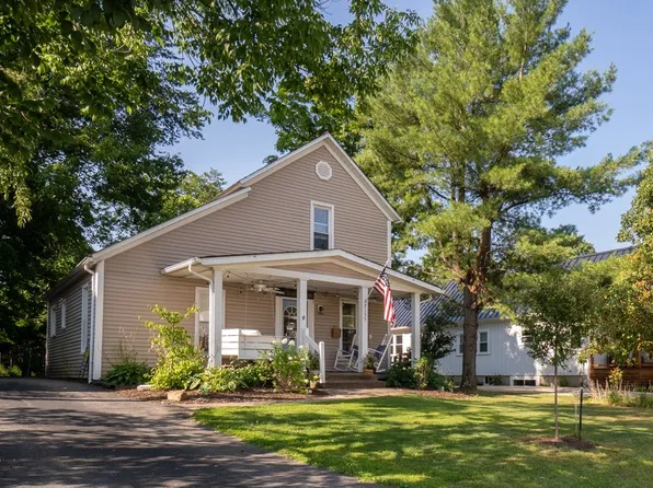 7135 Cedar St, Chagrin Falls, OH 44022