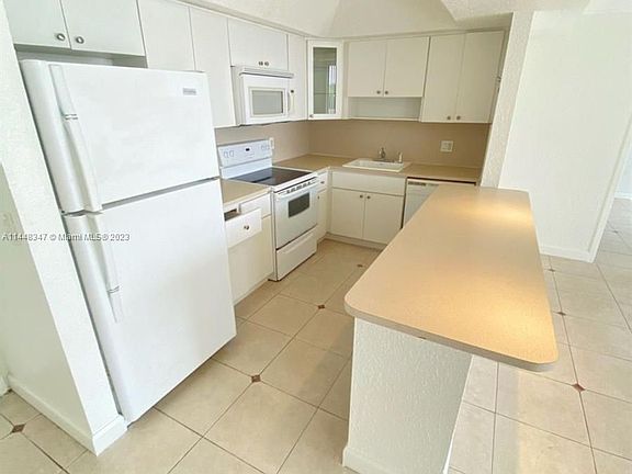 5th image of 13499 Biscayne Blvd APT 608