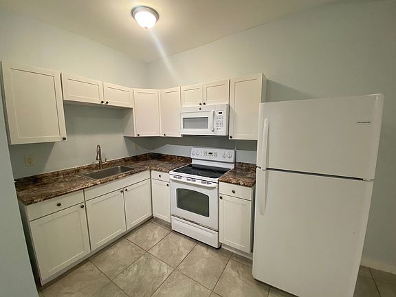 5th image of 3039-3059 Belden St