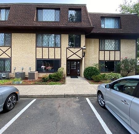 2nd image of 192 Burnett Ave #C0010-10