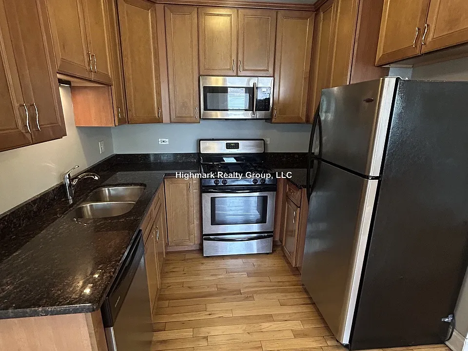 4542 W George St #2S