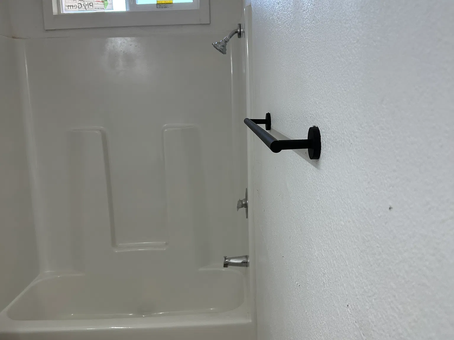 3 bed, 1350 sqft, $1,300 — Photo 3