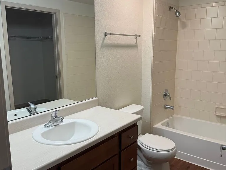 1305 N Peoria St — Photo 19