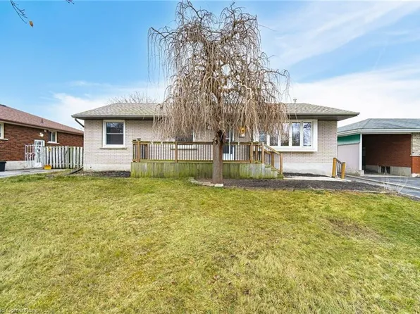 55 Morning Dew Dr, Brantford, ON N3R 3P1