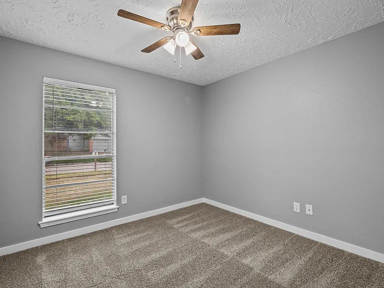 8122 Swan Meadow Ln — Photo 19
