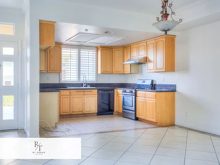 515 Florence Ave — Photo 5