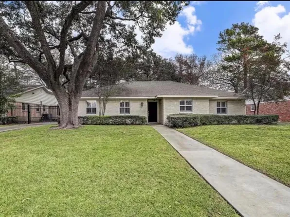 6906 Alderney Dr, Houston, TX 77055