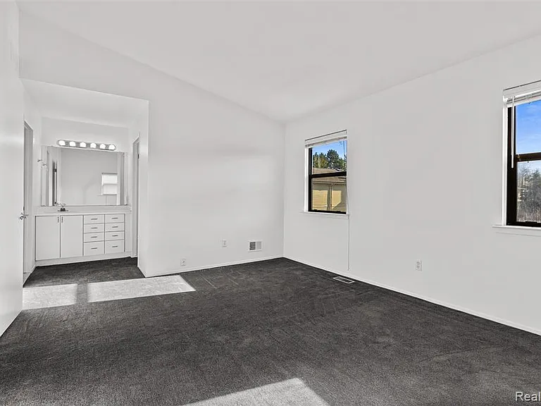5611 Drake Hollow Dr W — Photo 17