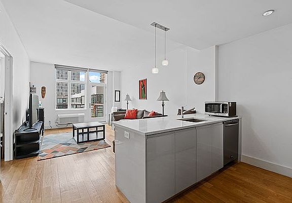 2nd image of 2-26 50th Ave Penthouse D