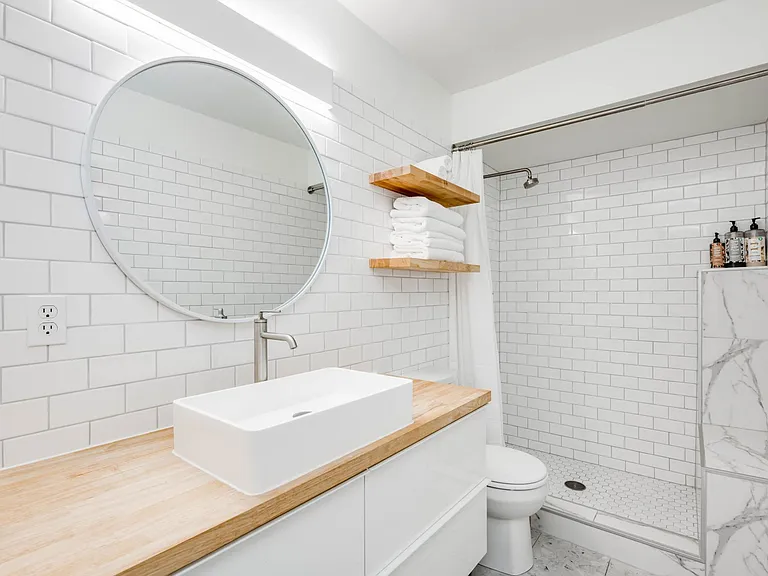 1000 W 26th St #208 — Photo 12